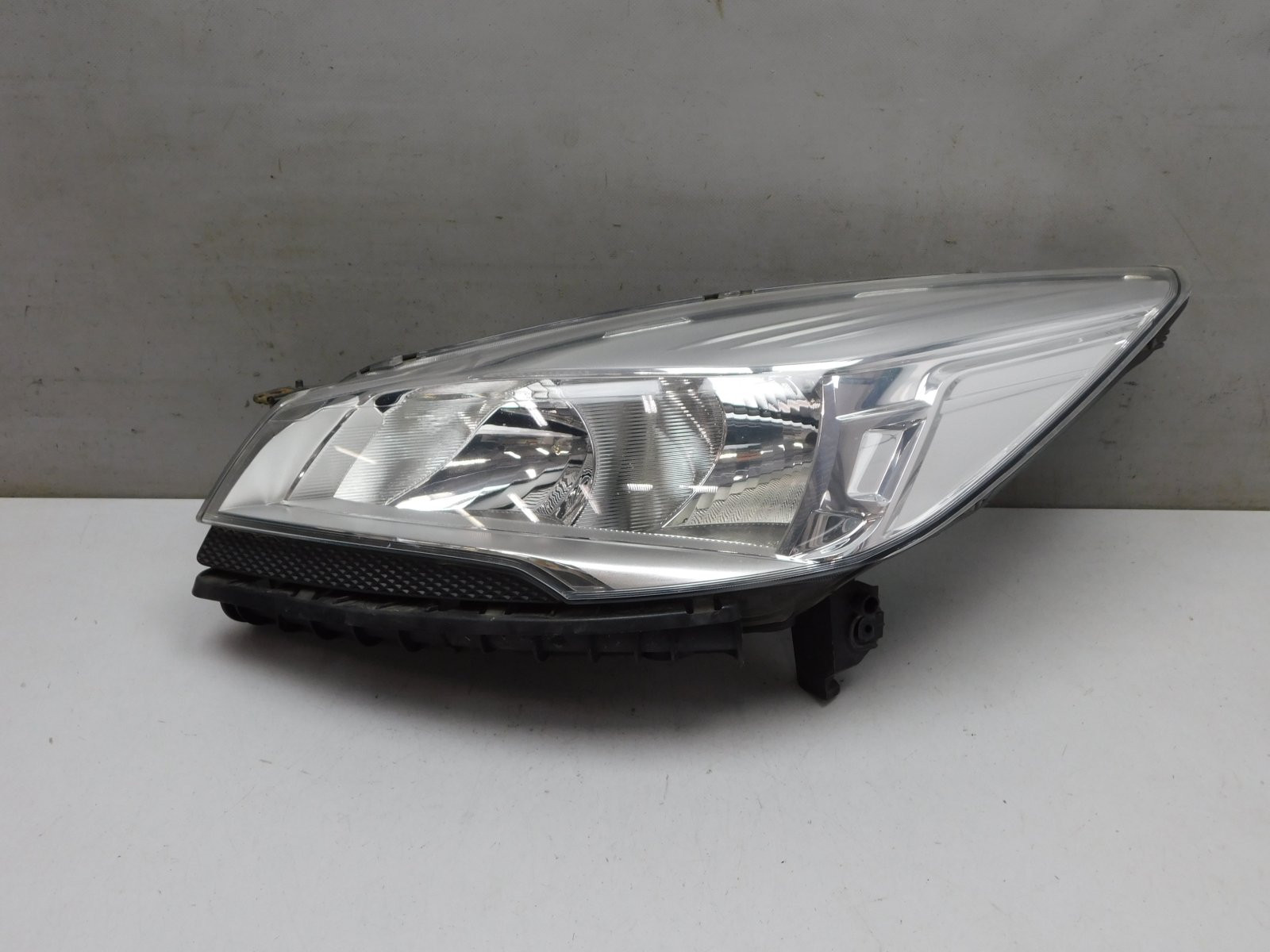 Фара левая Ford Kuga 2012>