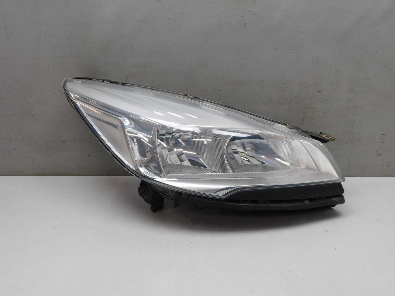 Фара правая Ford Kuga 2012>