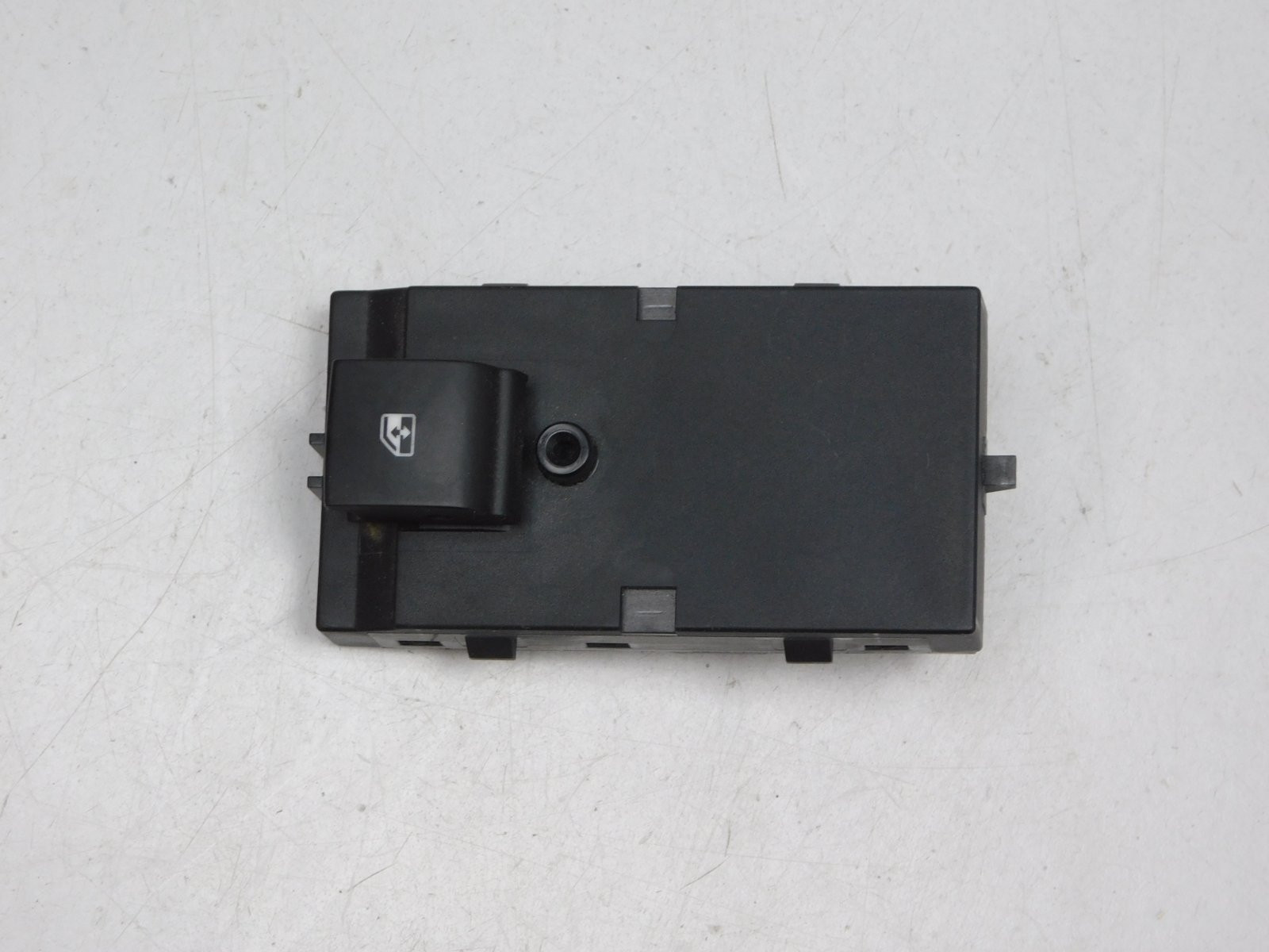 Кнопка стеклоподъемника Opel Astra J 2010>