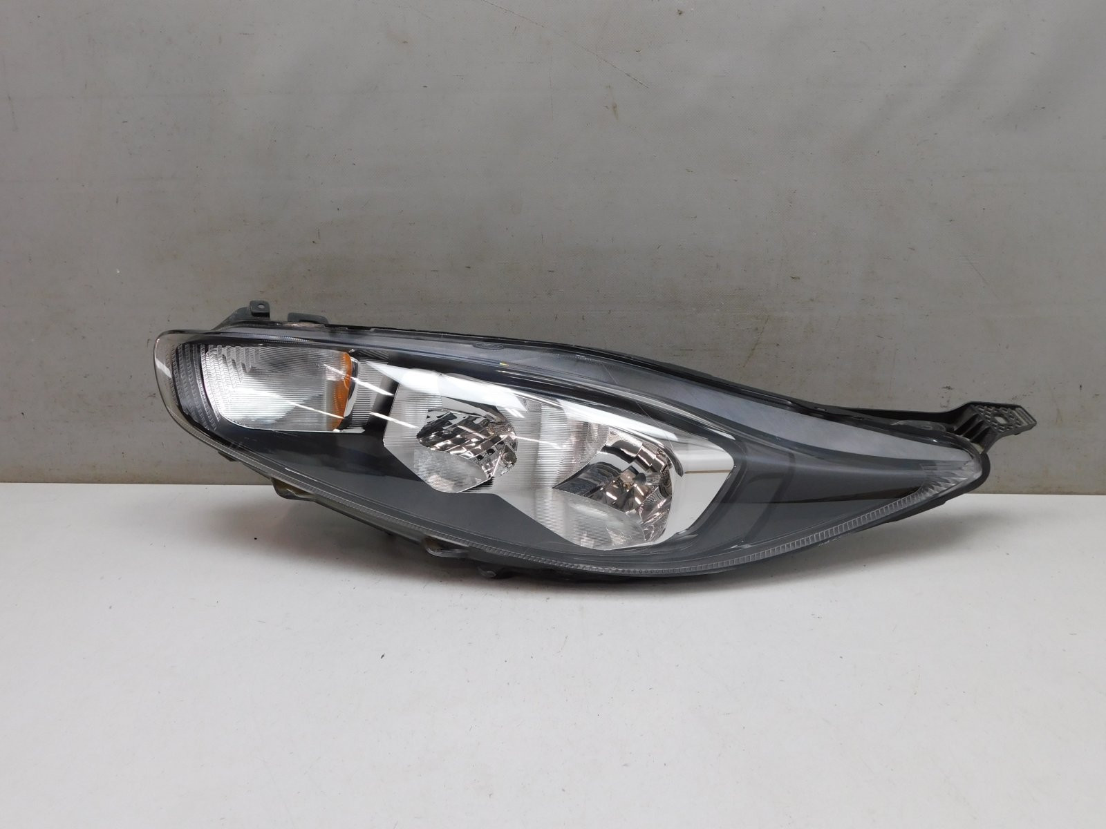 Фара левая Ford Fiesta VI 2008-2017