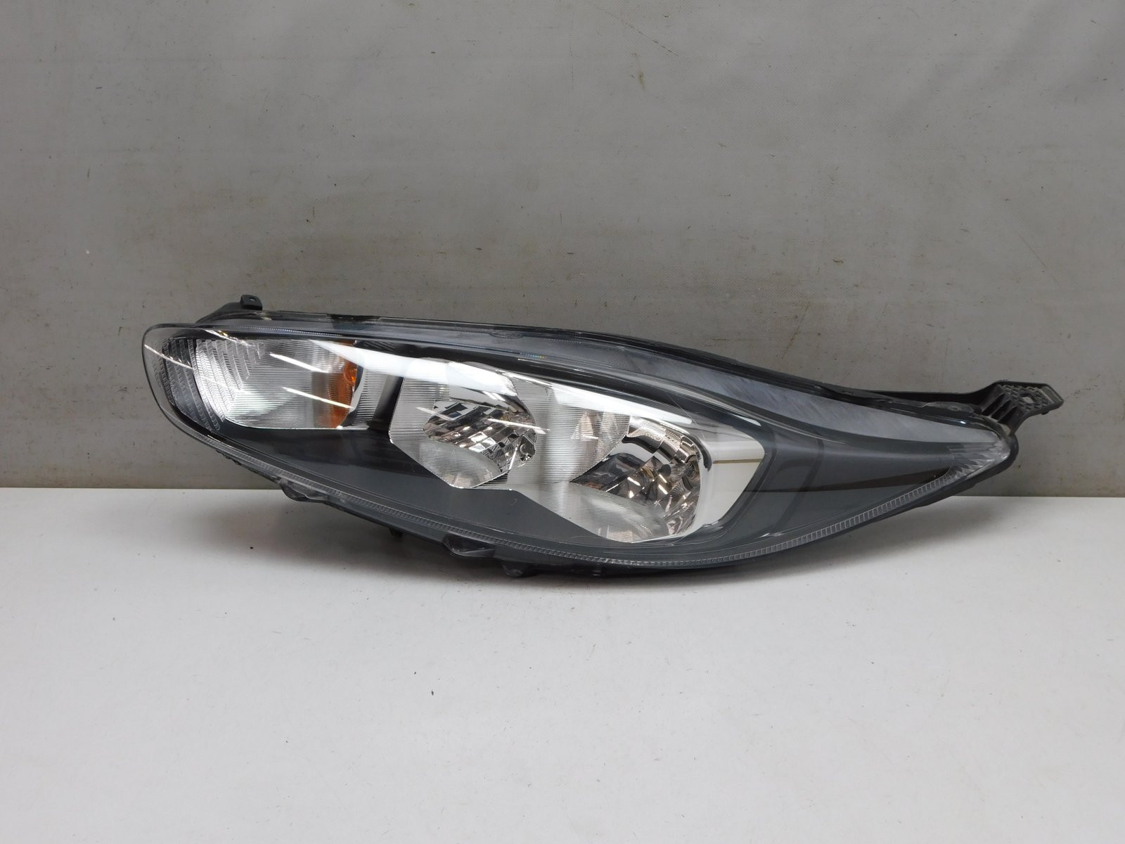 Фара левая Ford Fiesta VI 2008-2017