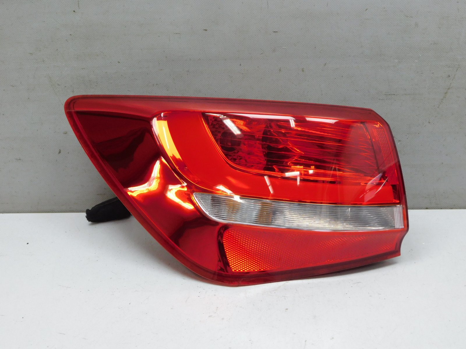 Фонарь задний наружный левый Kia Ceed 2012-2018