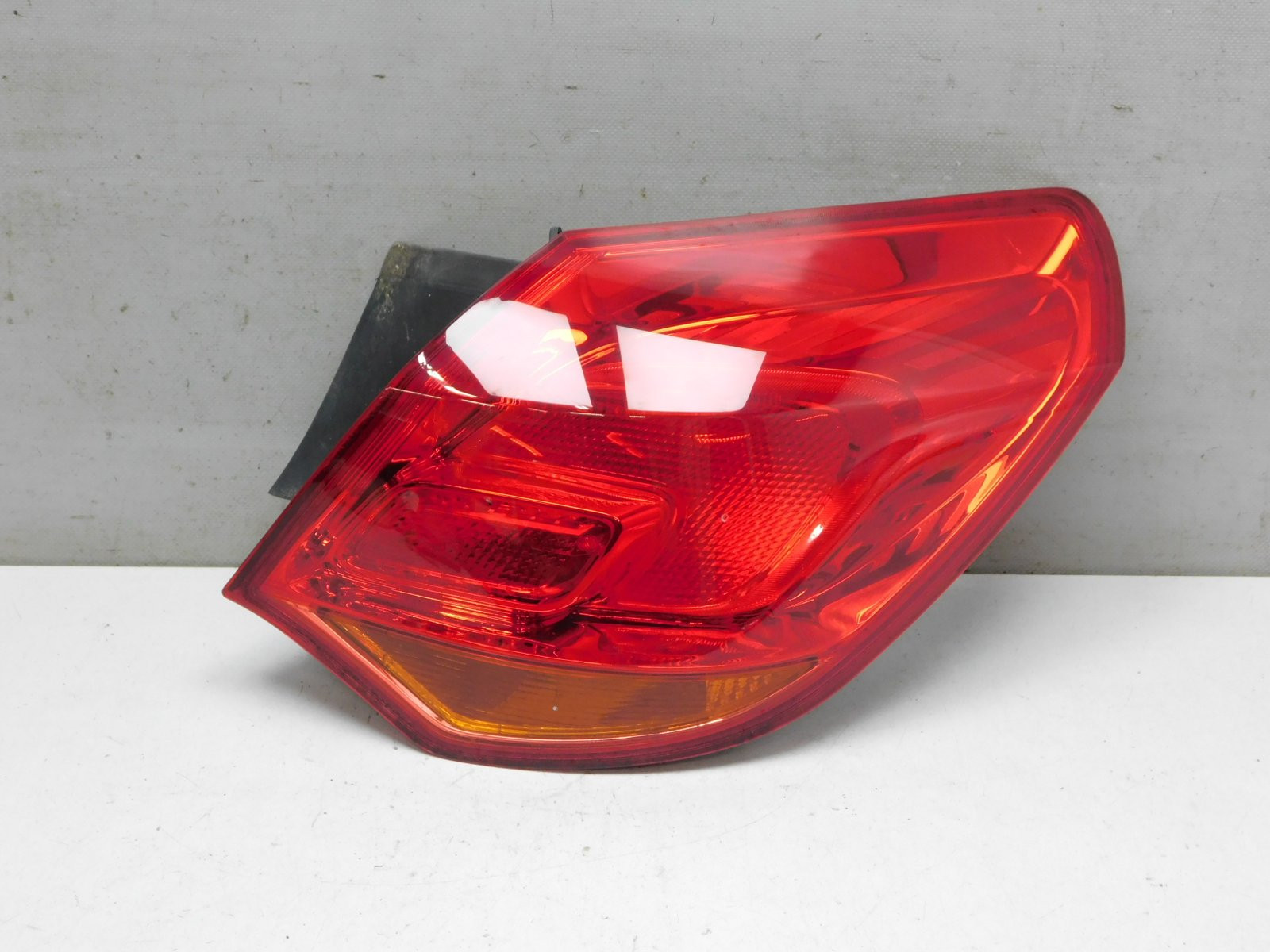 Фонарь задний наружный правый Opel Astra J 2010>