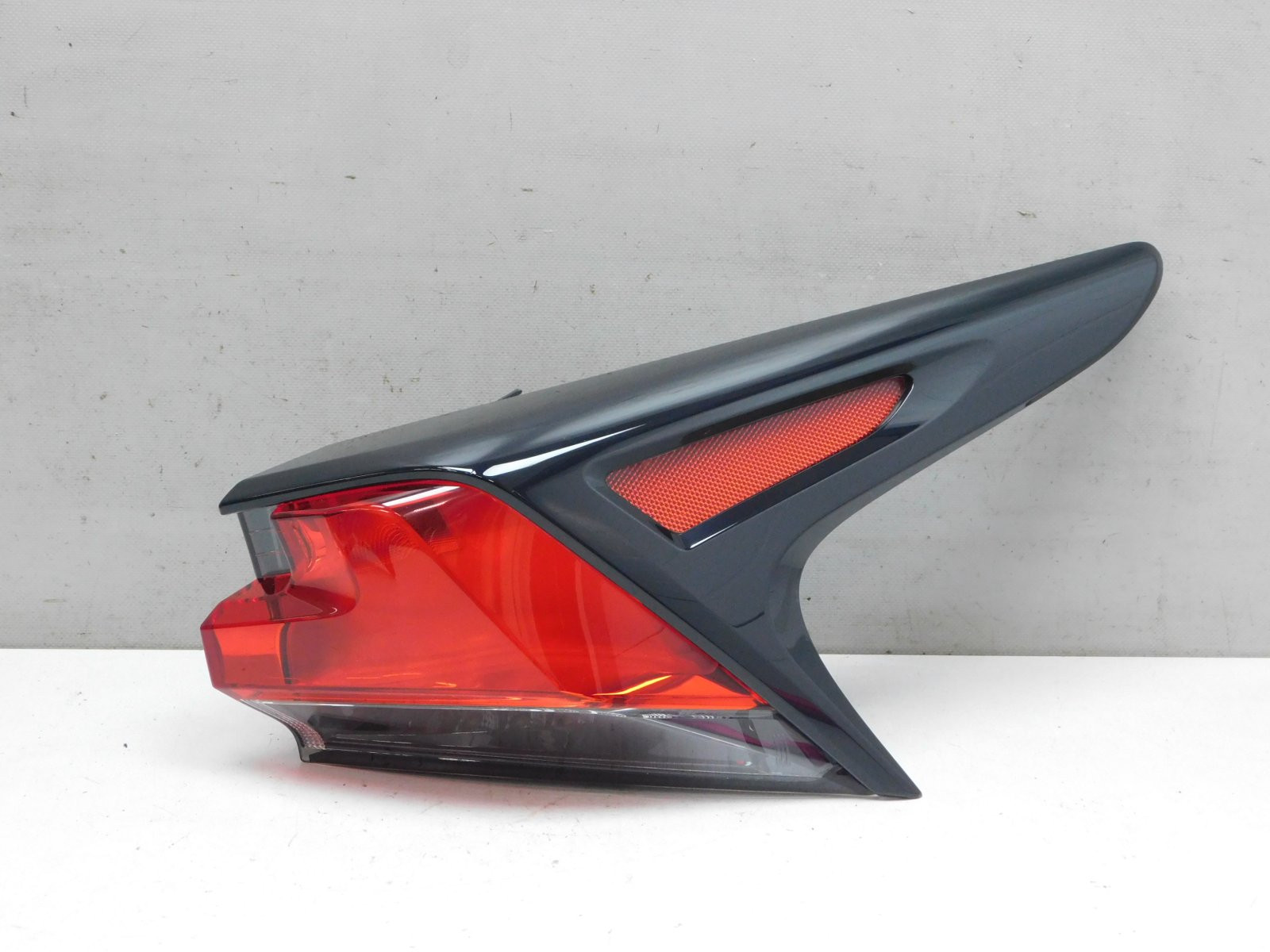 Фонарь задний наружный правый Lexus NX 200 2014>