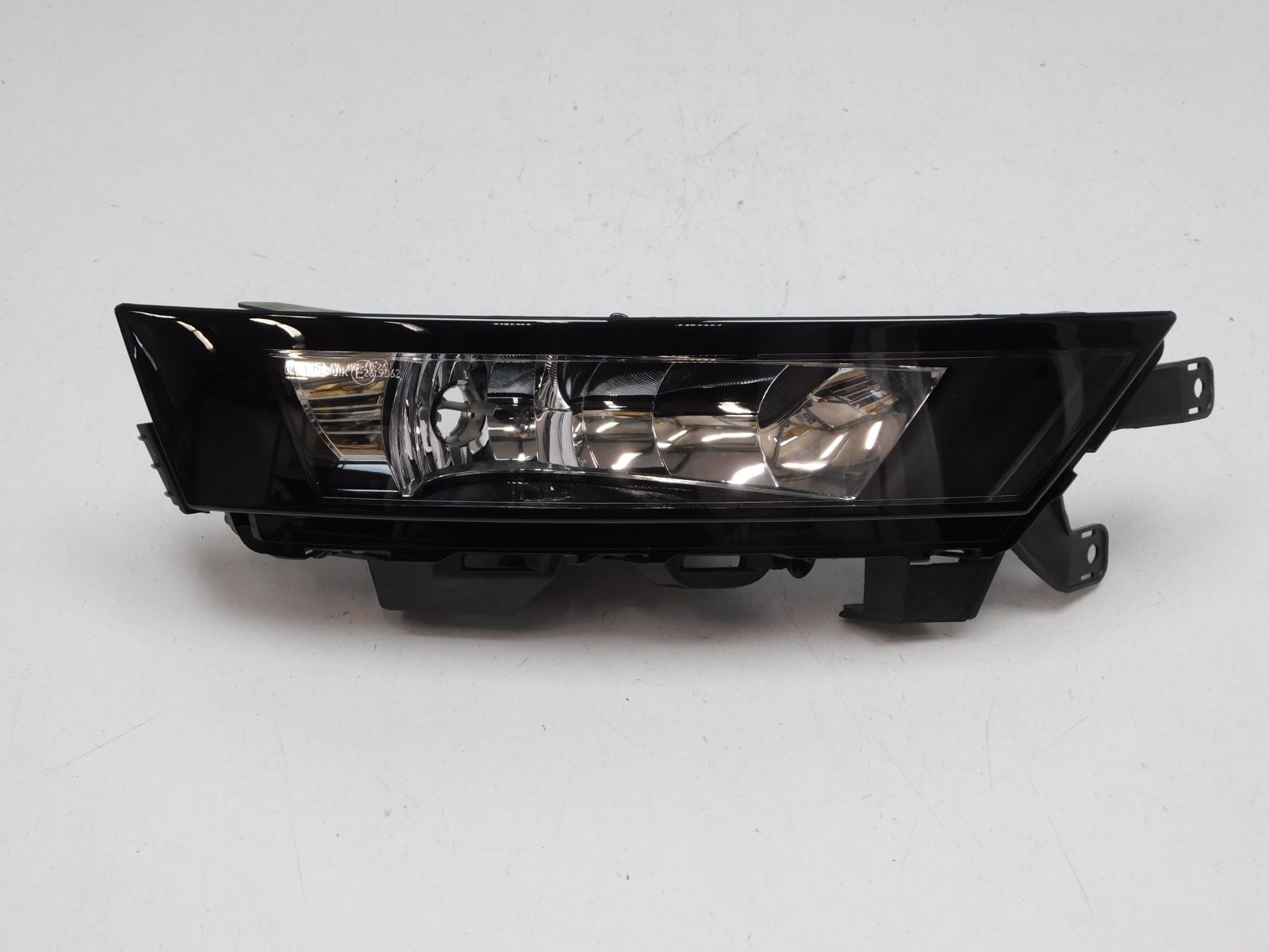 Фара противотуманная правая Skoda Rapid 2013-2020