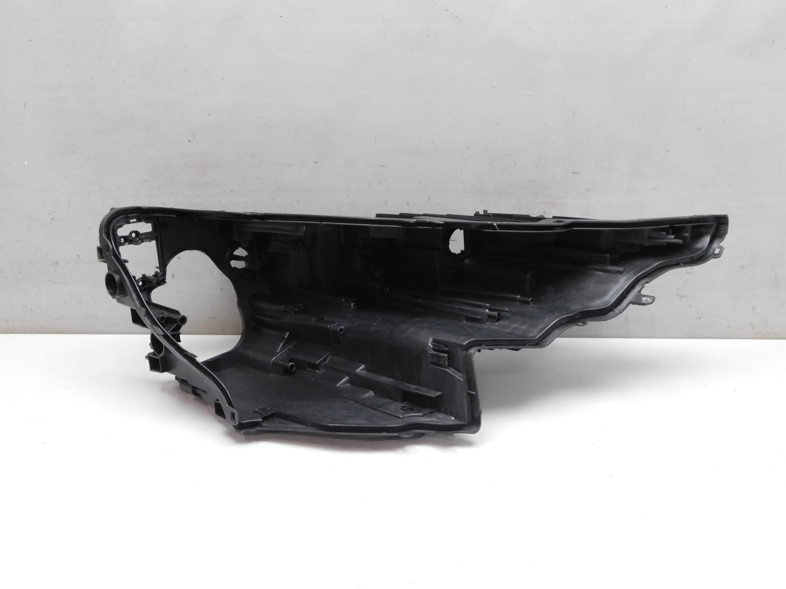 Корпус фары правой Audi Q8 2018>