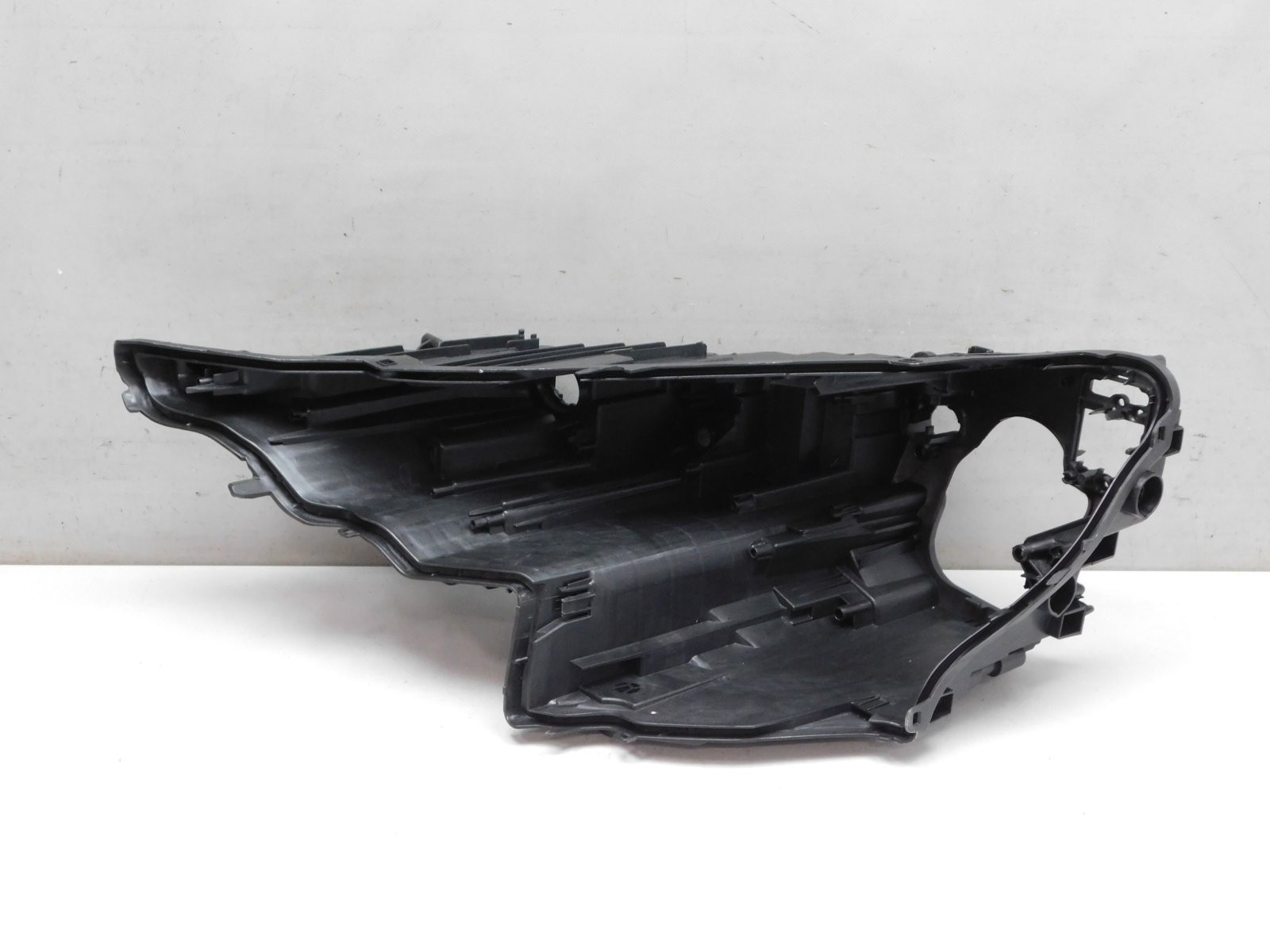 Корпус фары левой Audi Q8 2018>