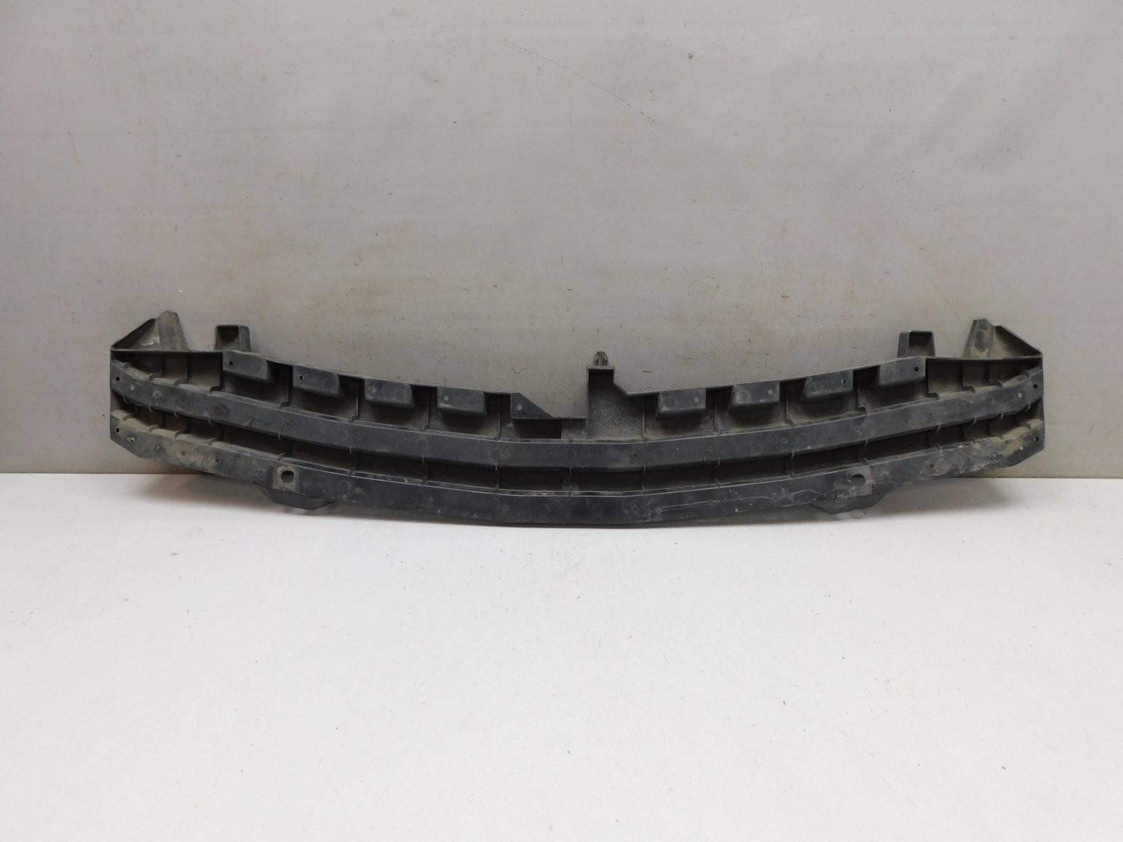 Усилитель переднего бампера Toyota Hilux 2015>