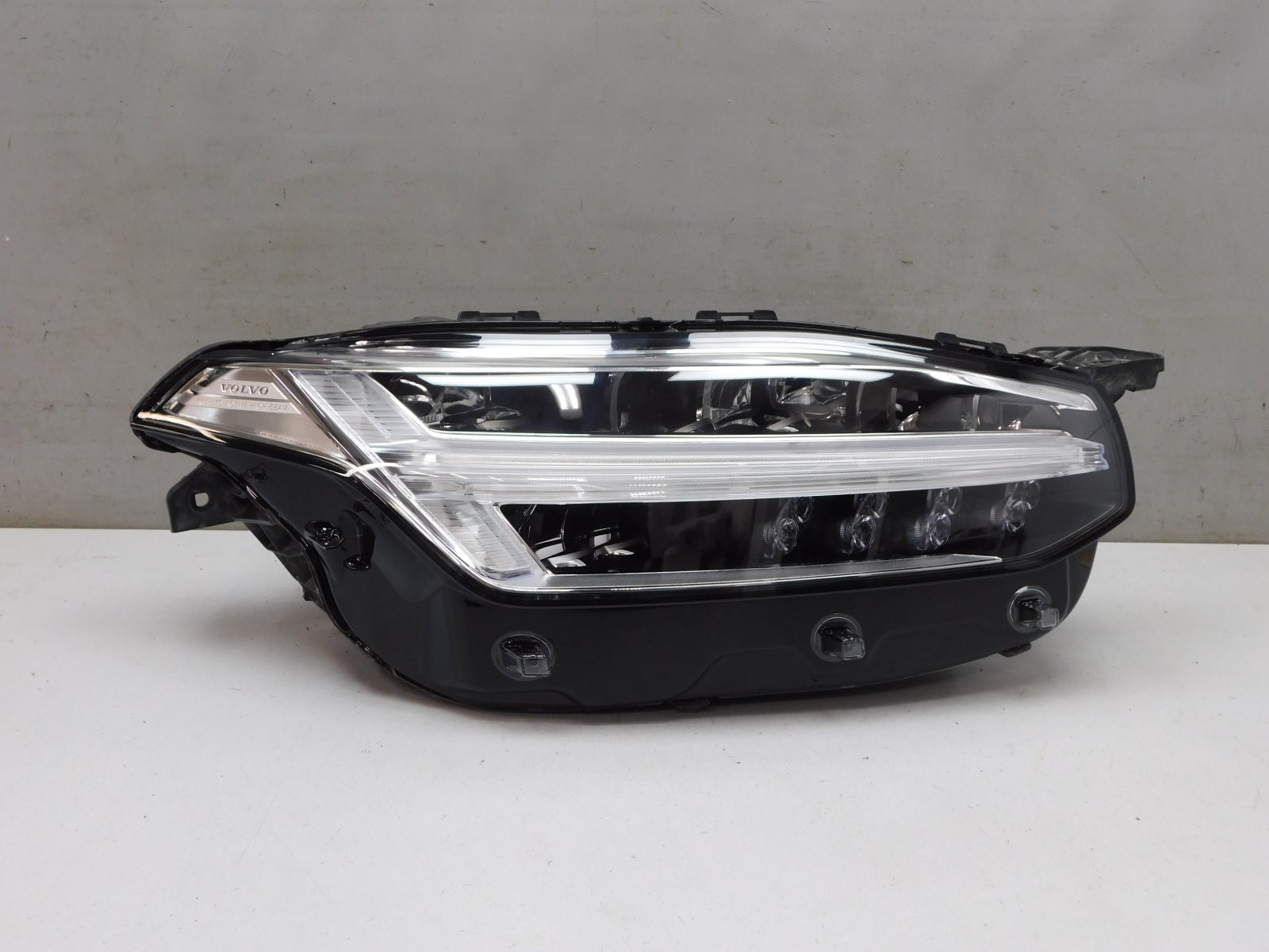 Фара правая Volvo XC90 2015>