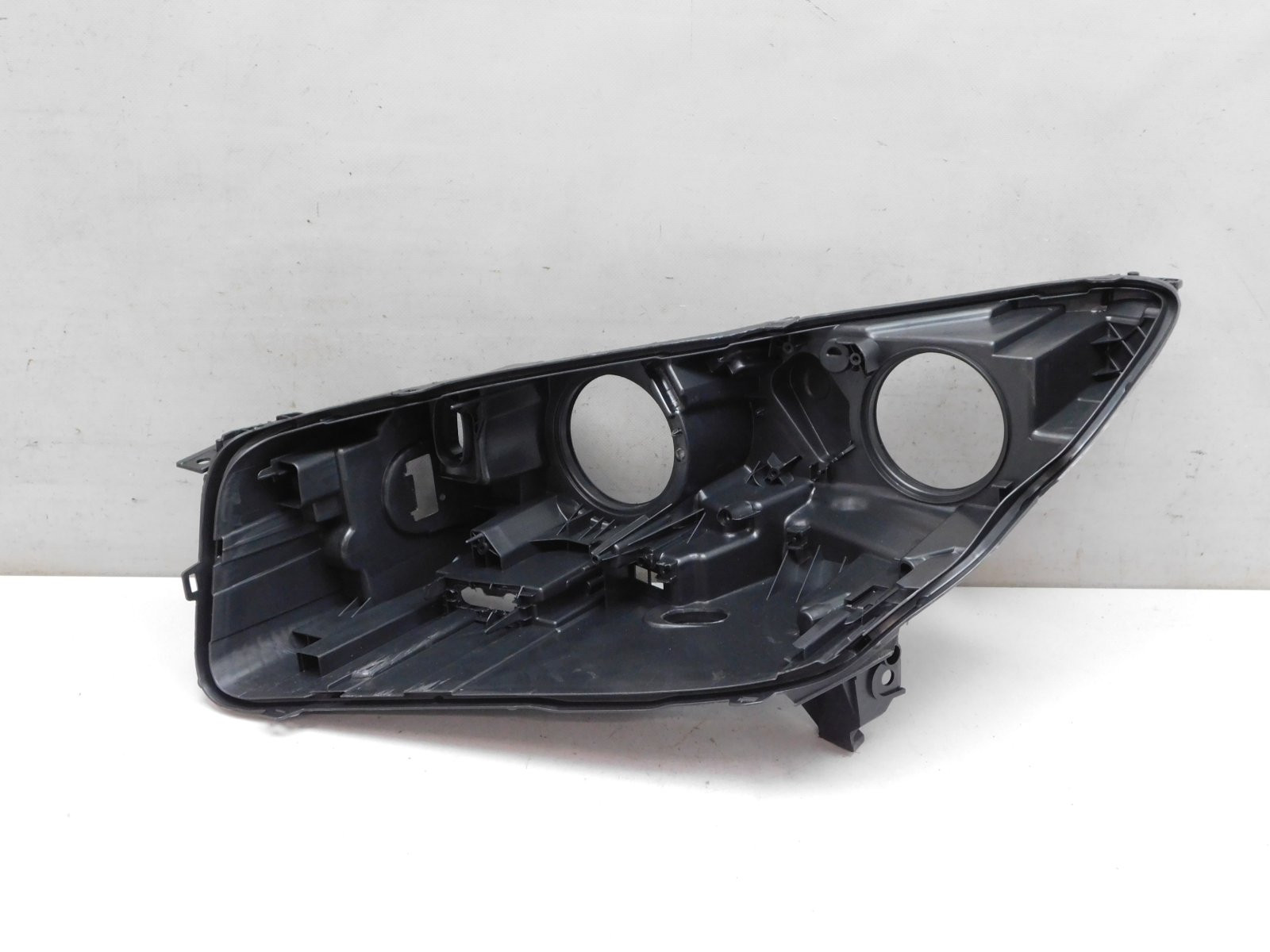 Корпус фары левой Ford Kuga 2012>