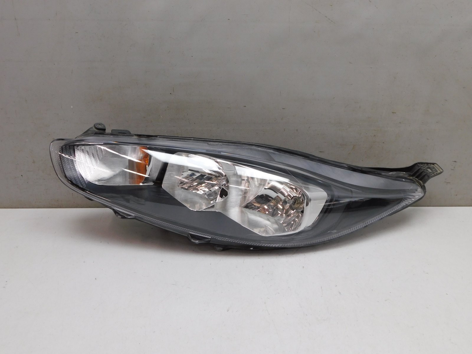 Фара левая Ford Fiesta VI 2008-2017