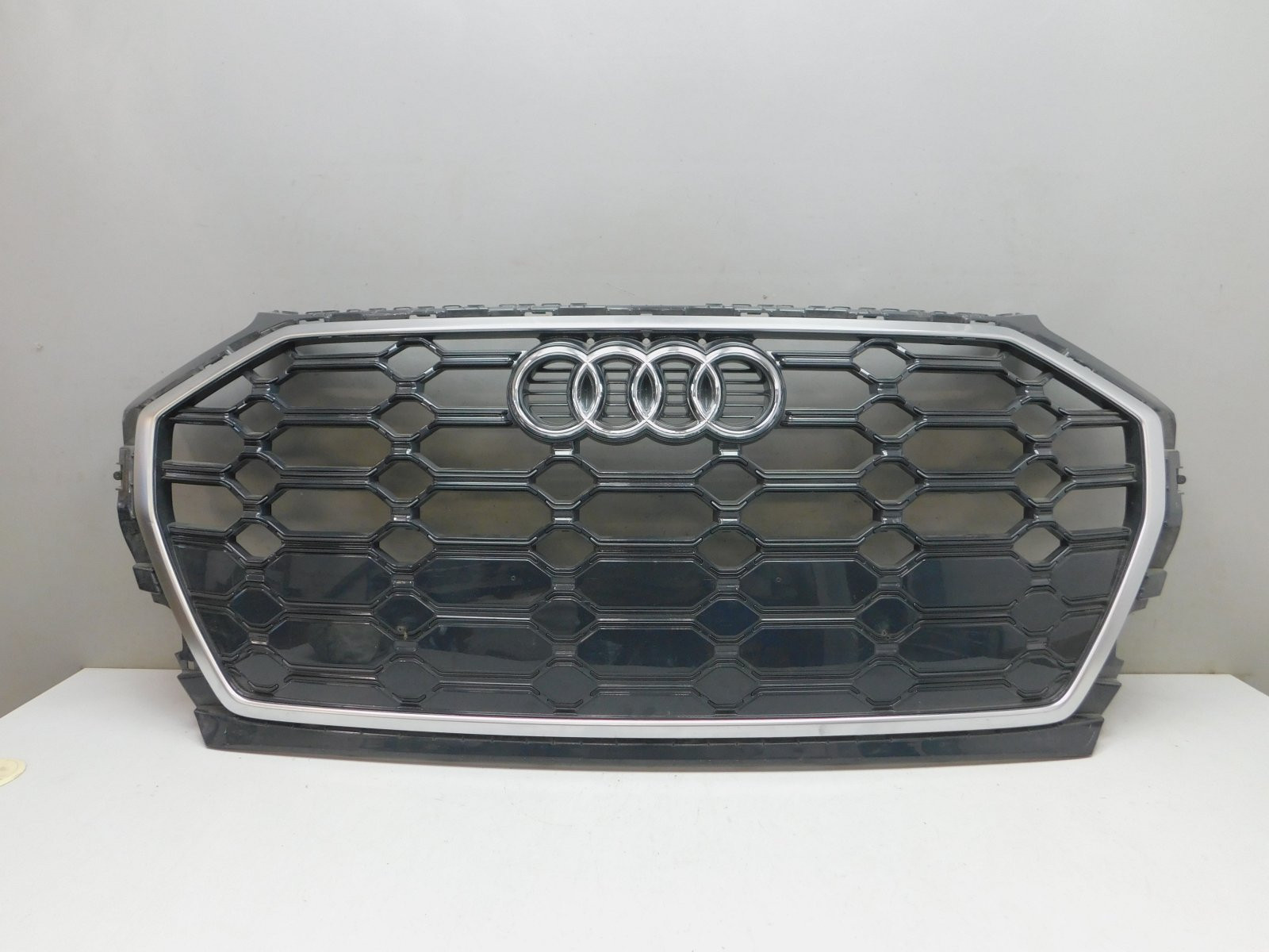 Решетка радиатора Audi Q5 2017>