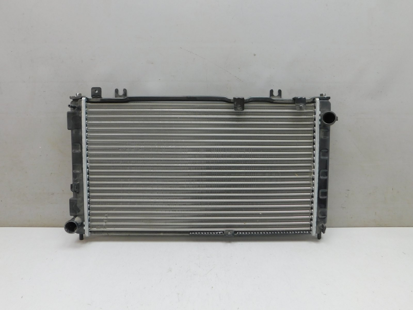 Радиатор охлаждения VAZ Lada Granta 2011>