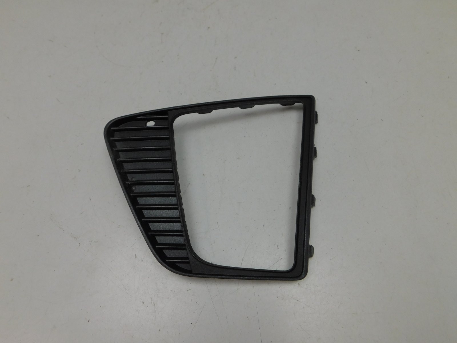 Решетка в бампер левая Hyundai Creta 2016>