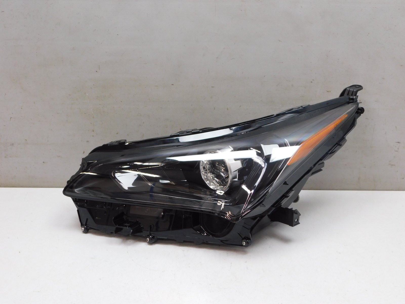 Фара левая Lexus NX 200 2014>