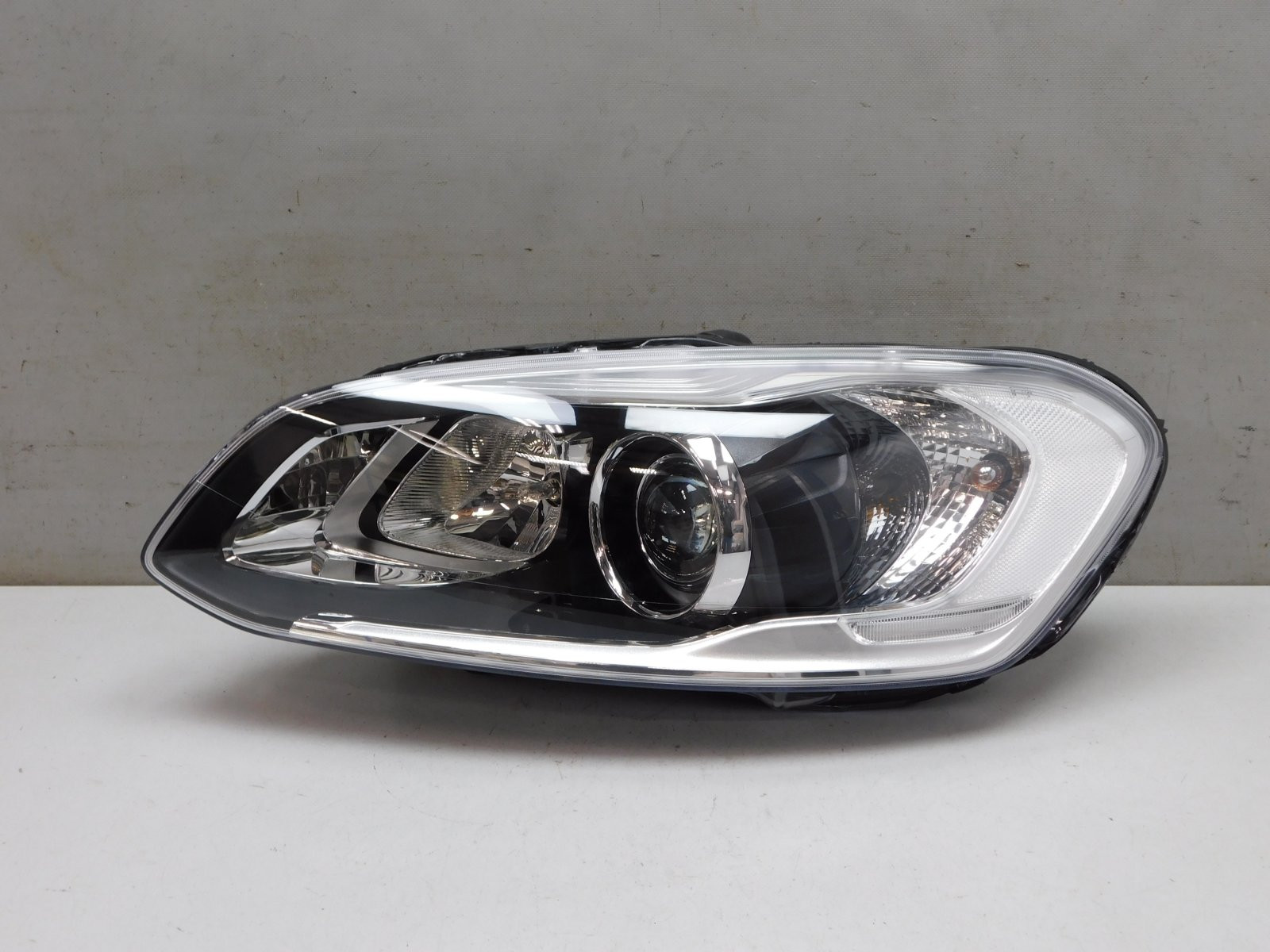 Фара левая Volvo XC60 2008-2017