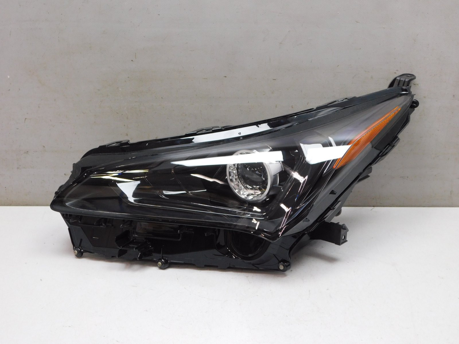 Фара левая Lexus NX 200 2014>