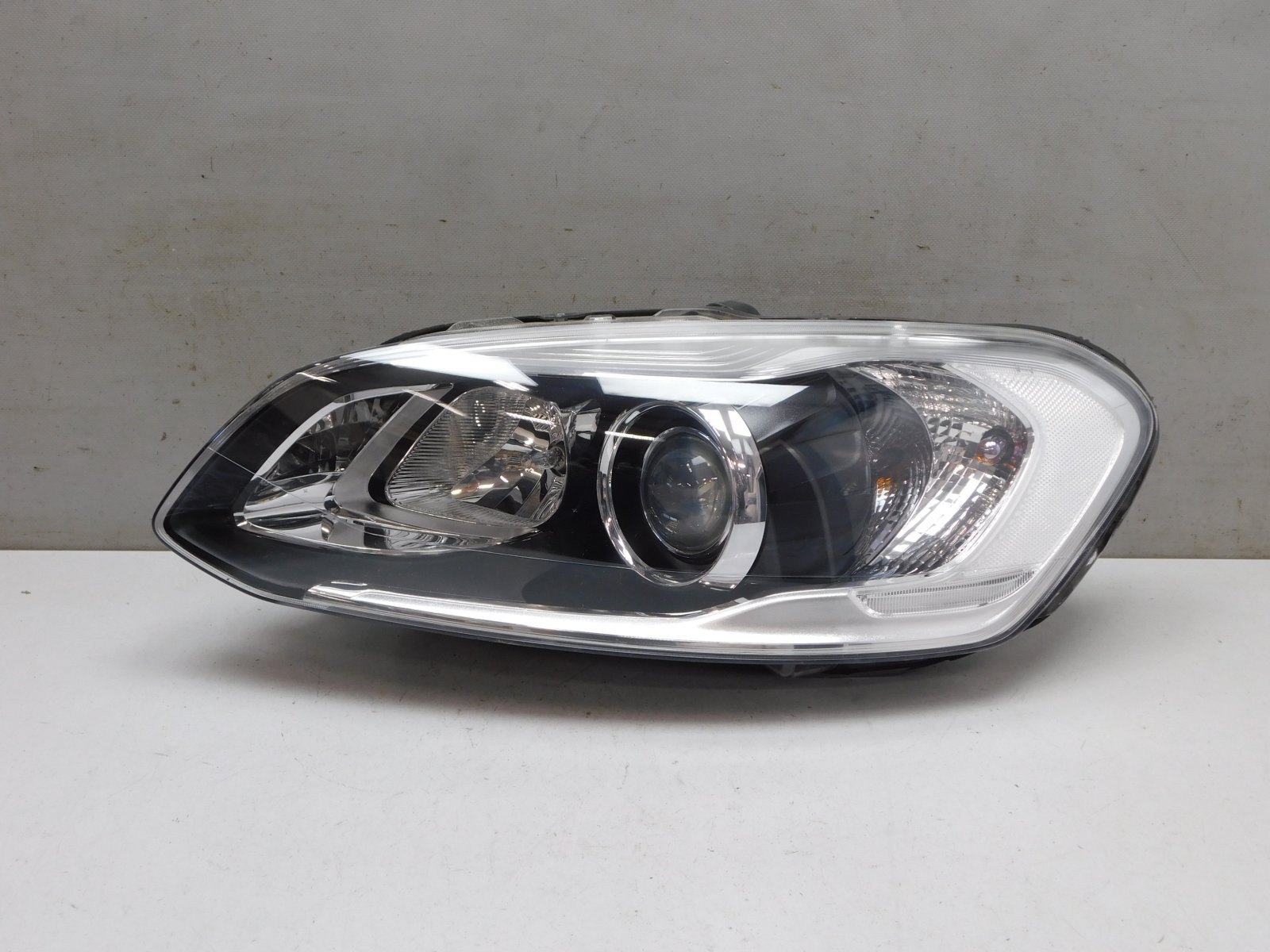 Фара левая Volvo XC60 2008-2017