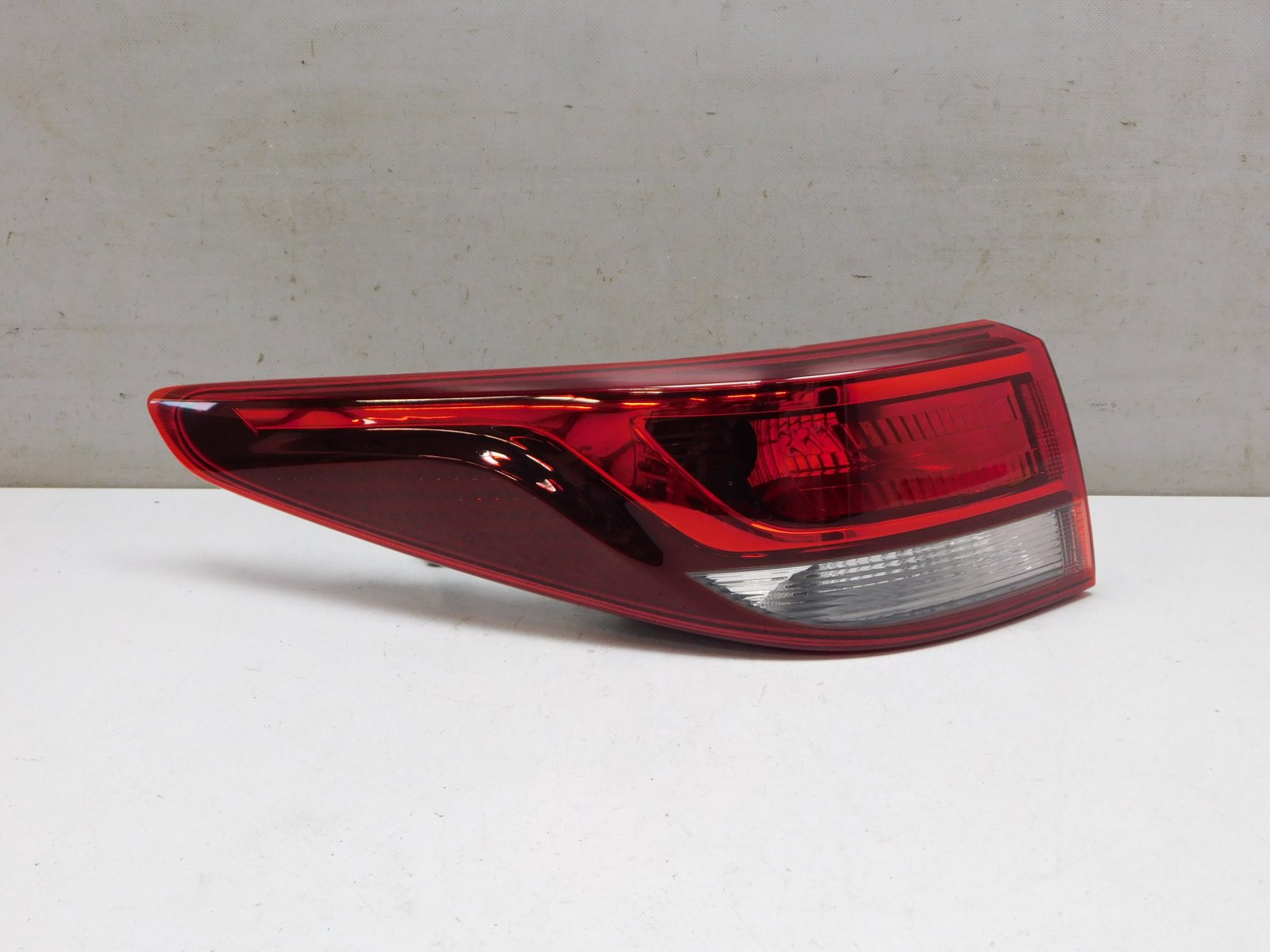 Фонарь задний наружный левый Kia Rio 2017>