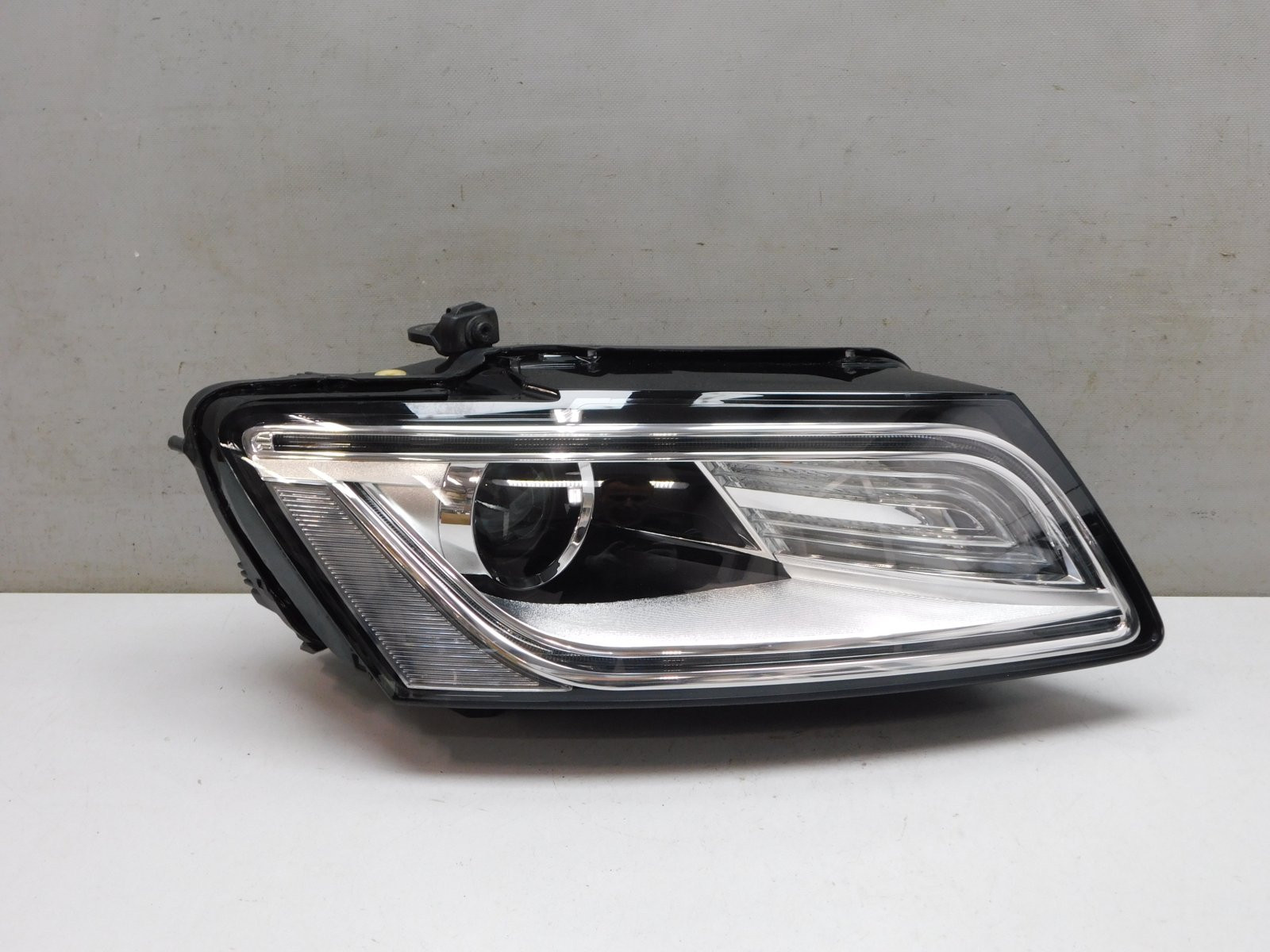 Фара правая Audi Q5 2008-2017