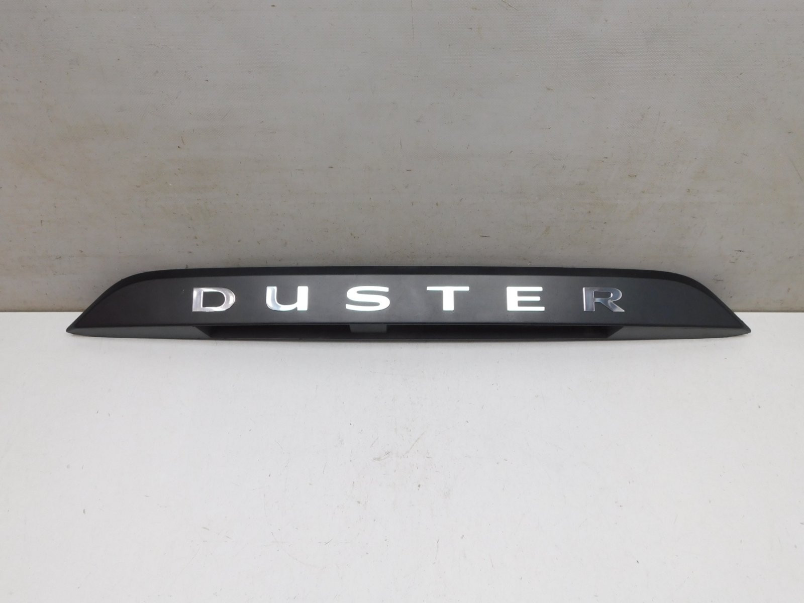 Накладка двери багажника Renault Duster II 2021>