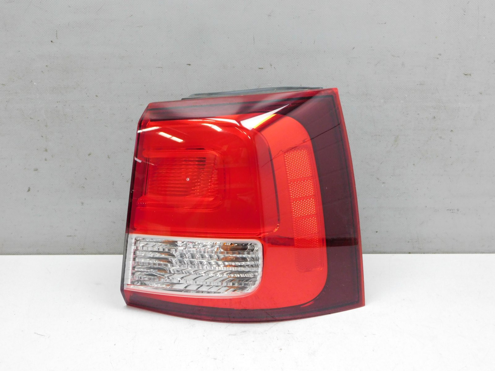 Фонарь задний наружный правый Kia Sorento 2009>