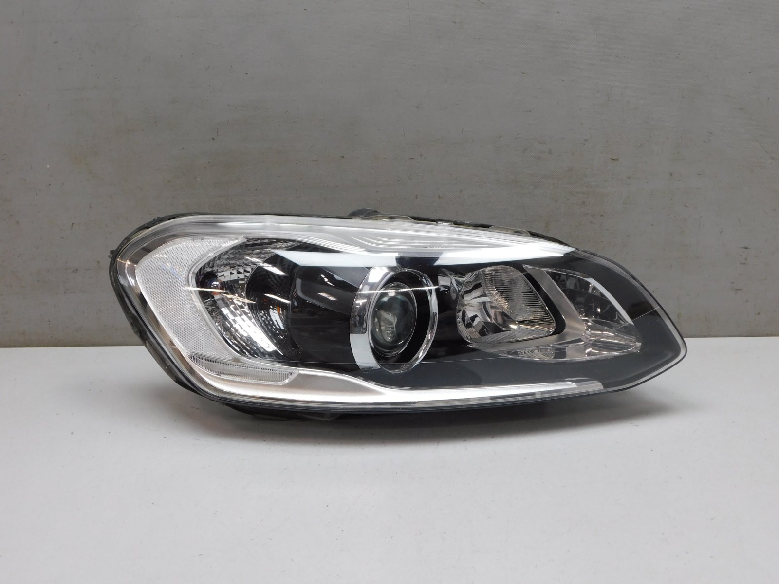 Фара правая Volvo XC60 2008-2017