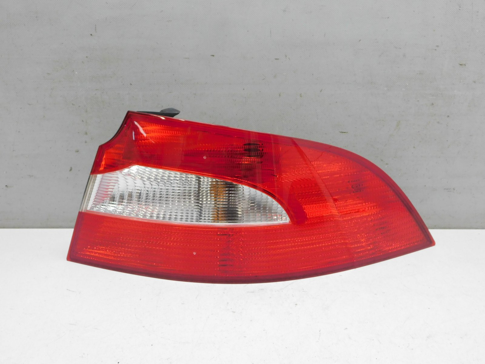Фонарь задний наружный правый Skoda Superb 2008-2015