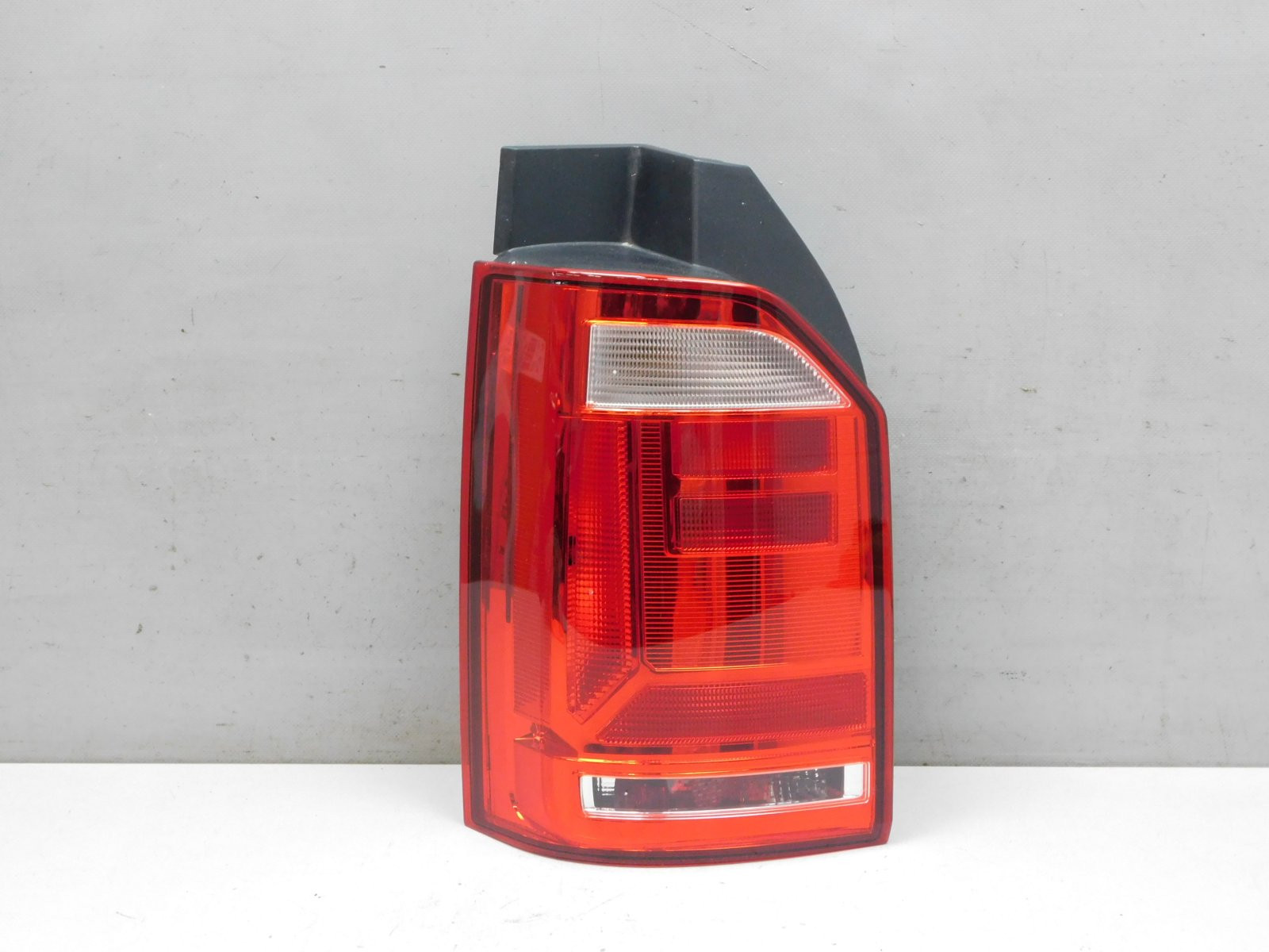 Фонарь задний левый Volkswagen Transporter T6 2016>