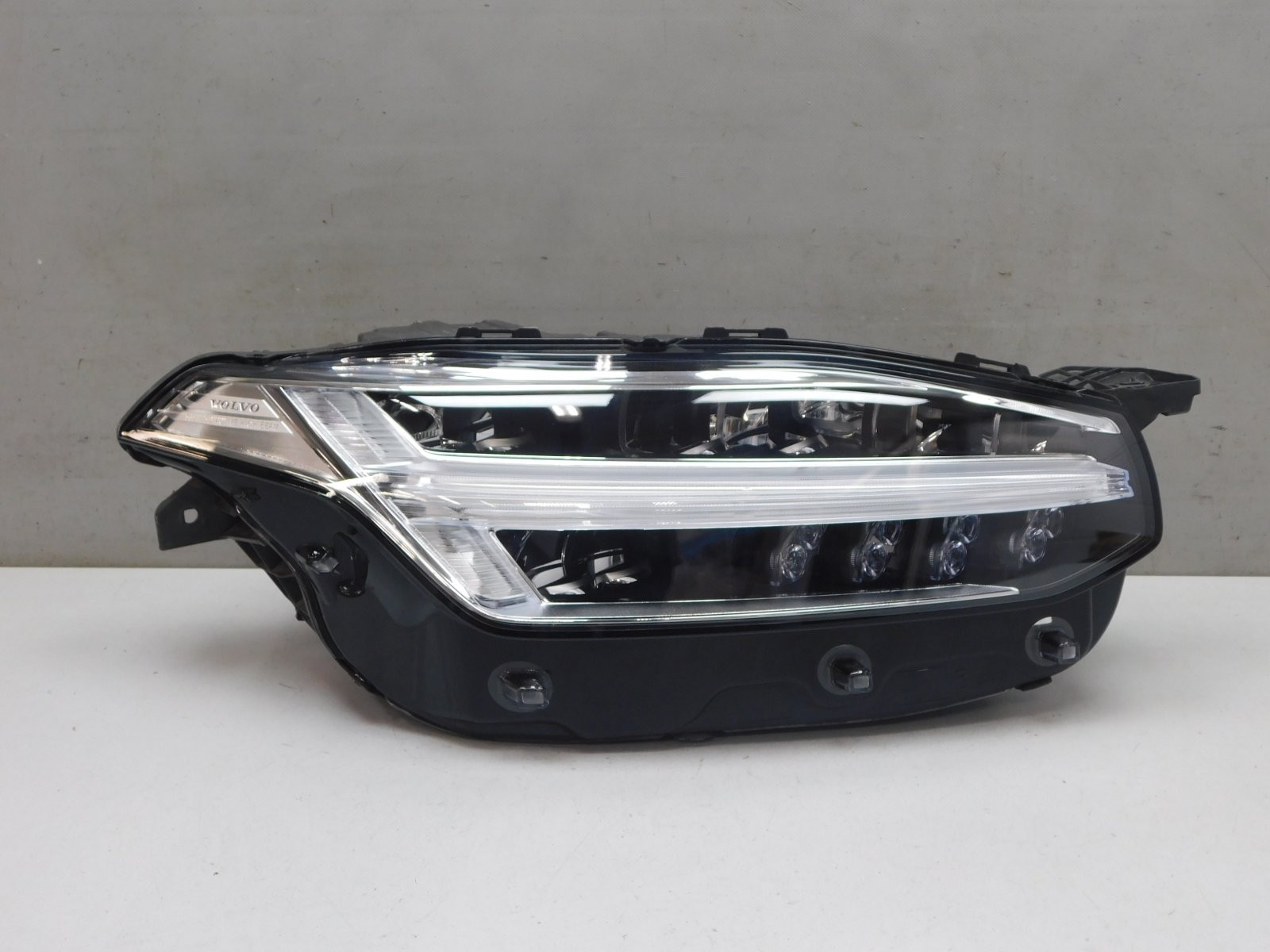 Фара правая Volvo XC90 2015>