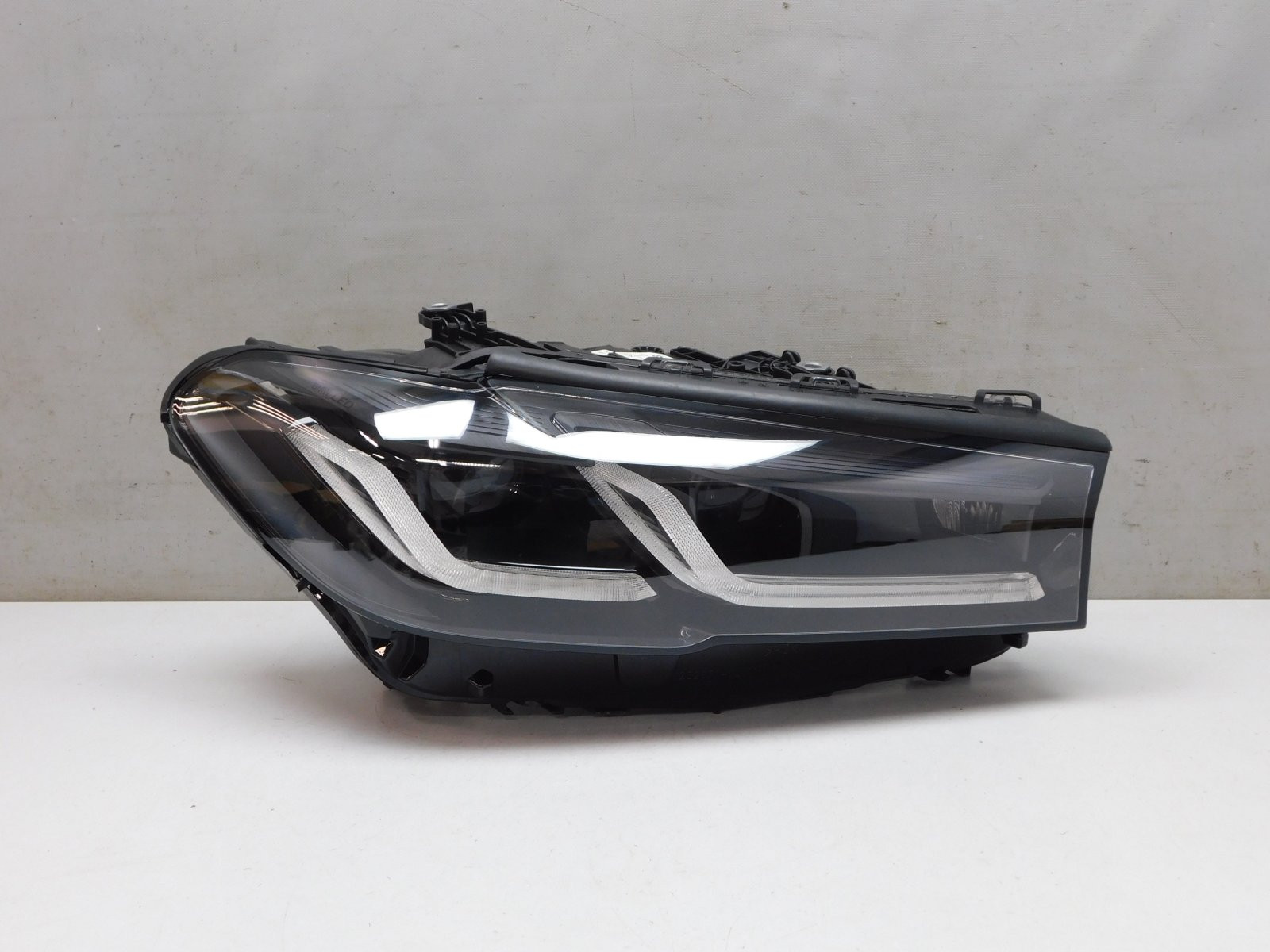 Фара правая BMW 5-серия G30 2016>