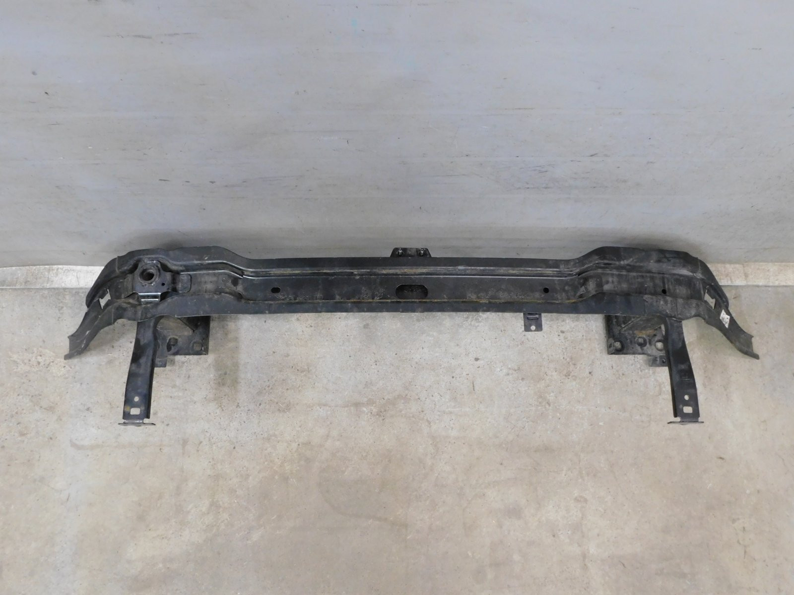 Усилитель переднего бампера Volkswagen Tiguan 2017>