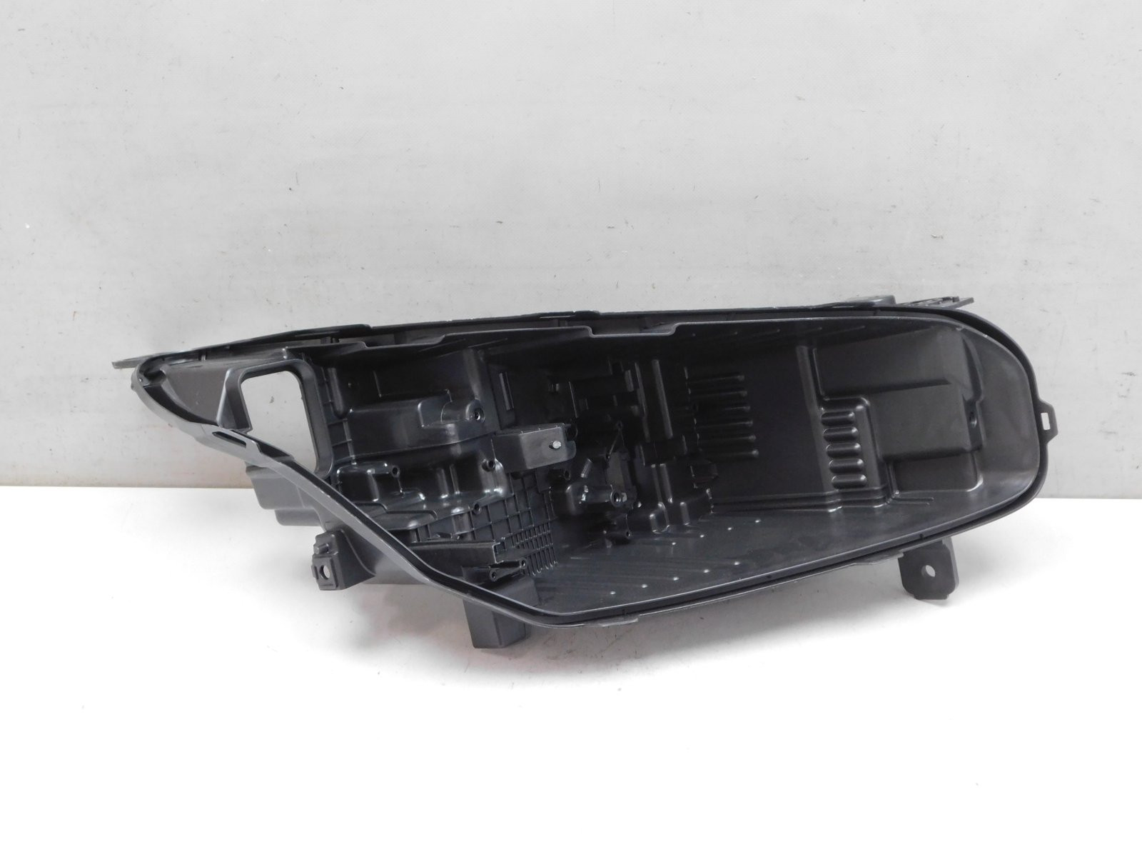 Корпус фары правой Geely Coolray I 2020>