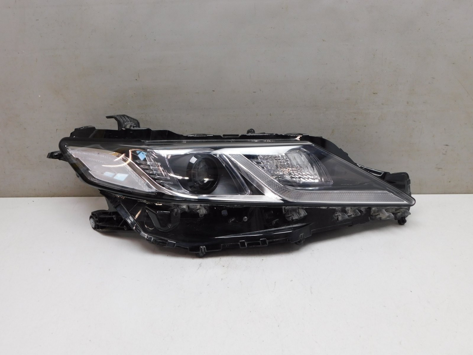 Фара правая Toyota Camry V70 2017>