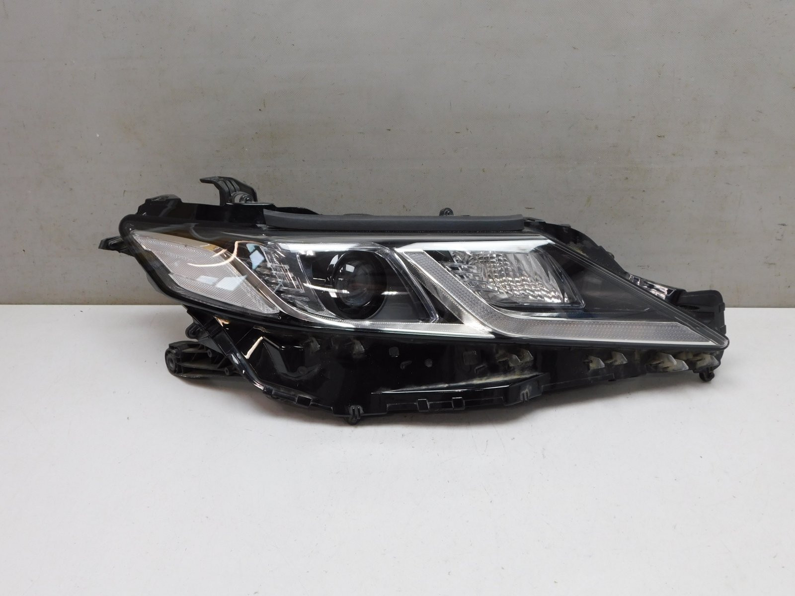 Фара правая Toyota Camry V70 2017>