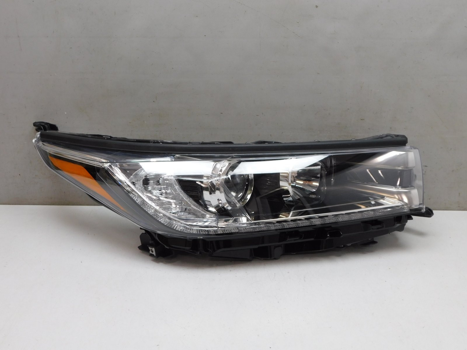 Фара правая Toyota Highlander III 2013>