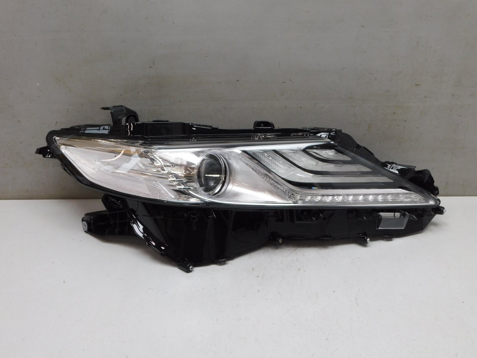 Фара правая Toyota Camry V70 2017>