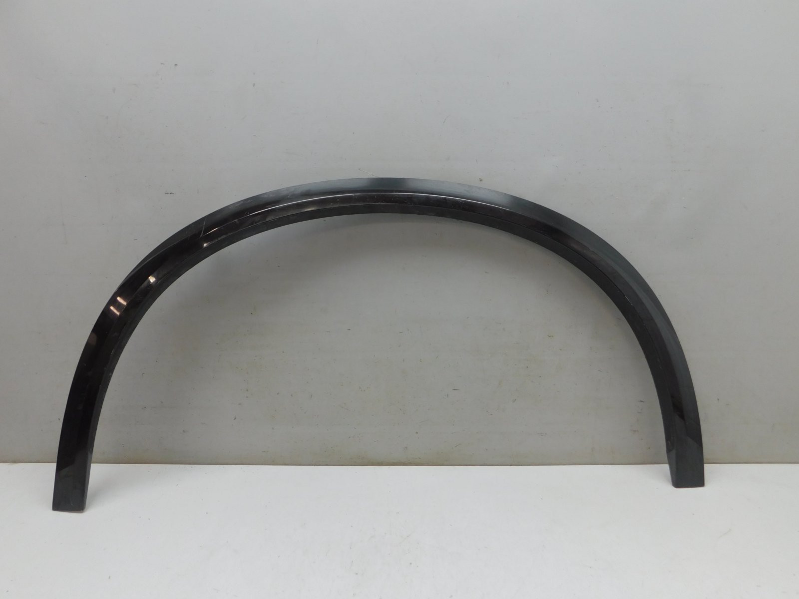 Накладка крыла переднего левого Volvo XC90 2015>