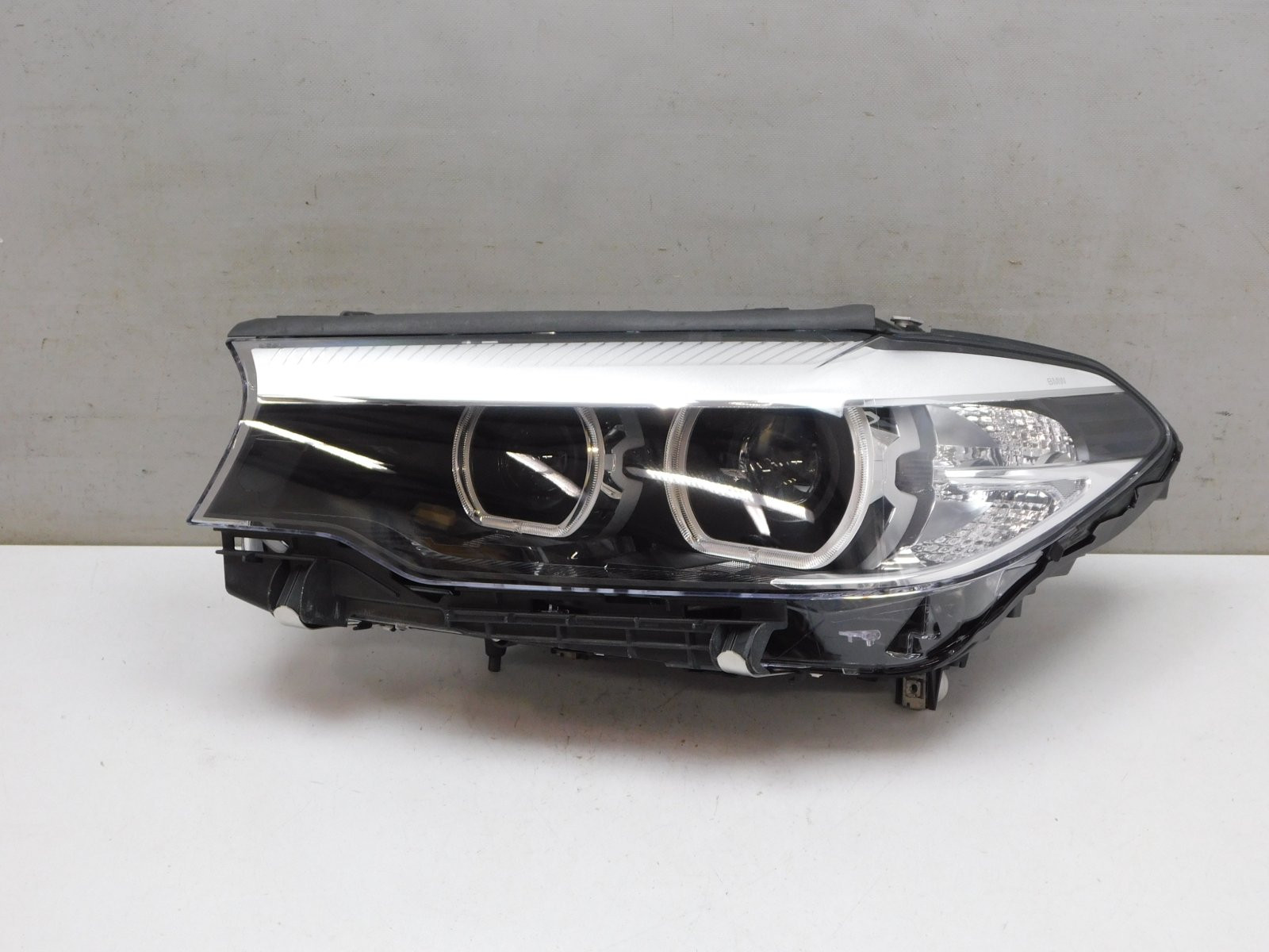 Фара левая BMW 5-серия G30 2016>