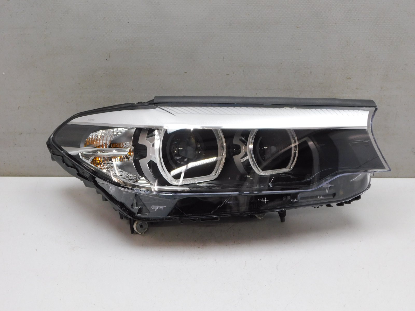 Фара правая BMW 5-серия G30 2016>