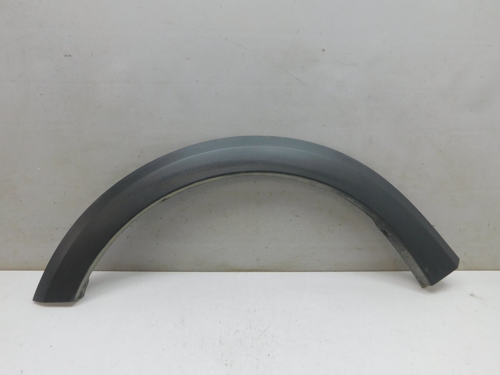 Накладка крыла переднего левого Renault Sandero 2014>