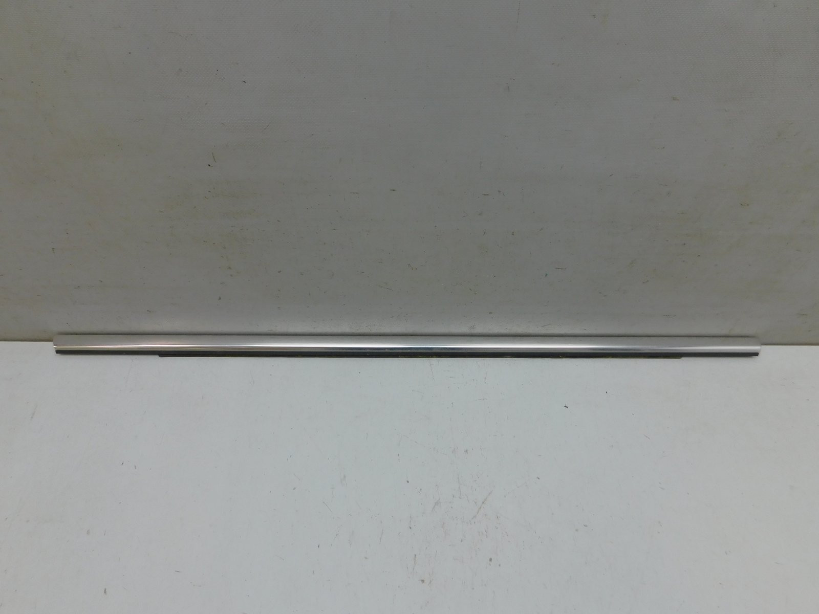 Накладка стекла заднего левого Opel Astra J 2010>