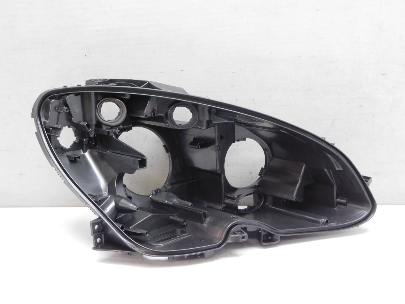 Корпус фары правой Mercedes-Benz C-Klasse W204 2007-2015