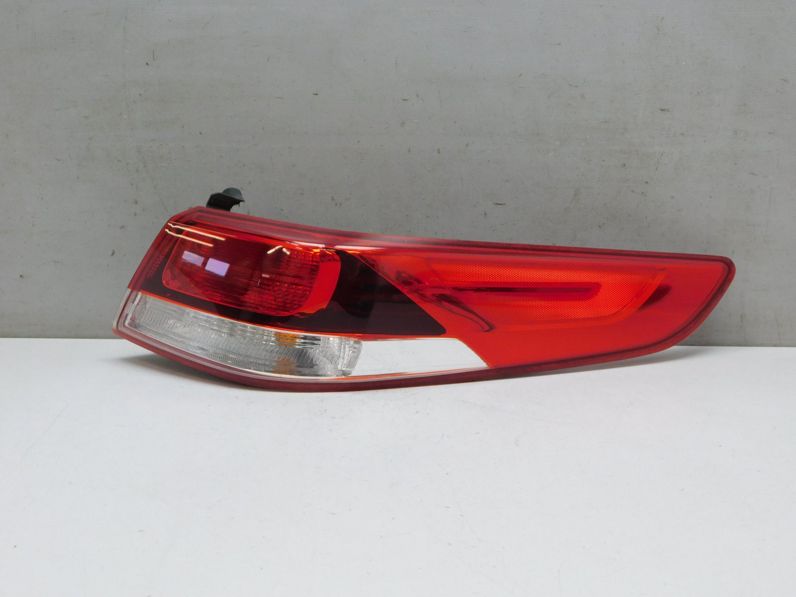 Фонарь задний наружный правый Kia Optima IV 2016>