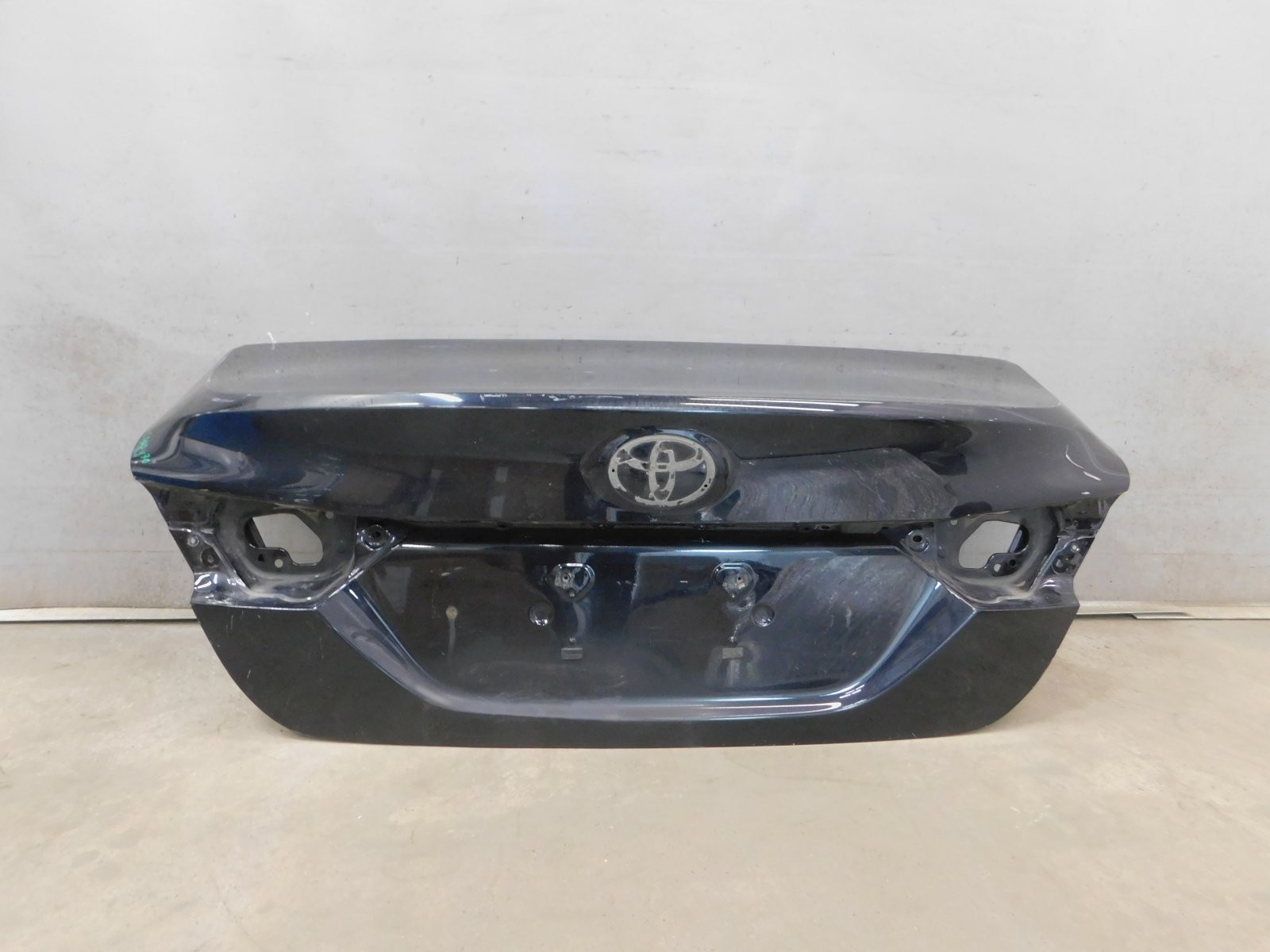Крышка багажника Toyota Camry V70 2017>