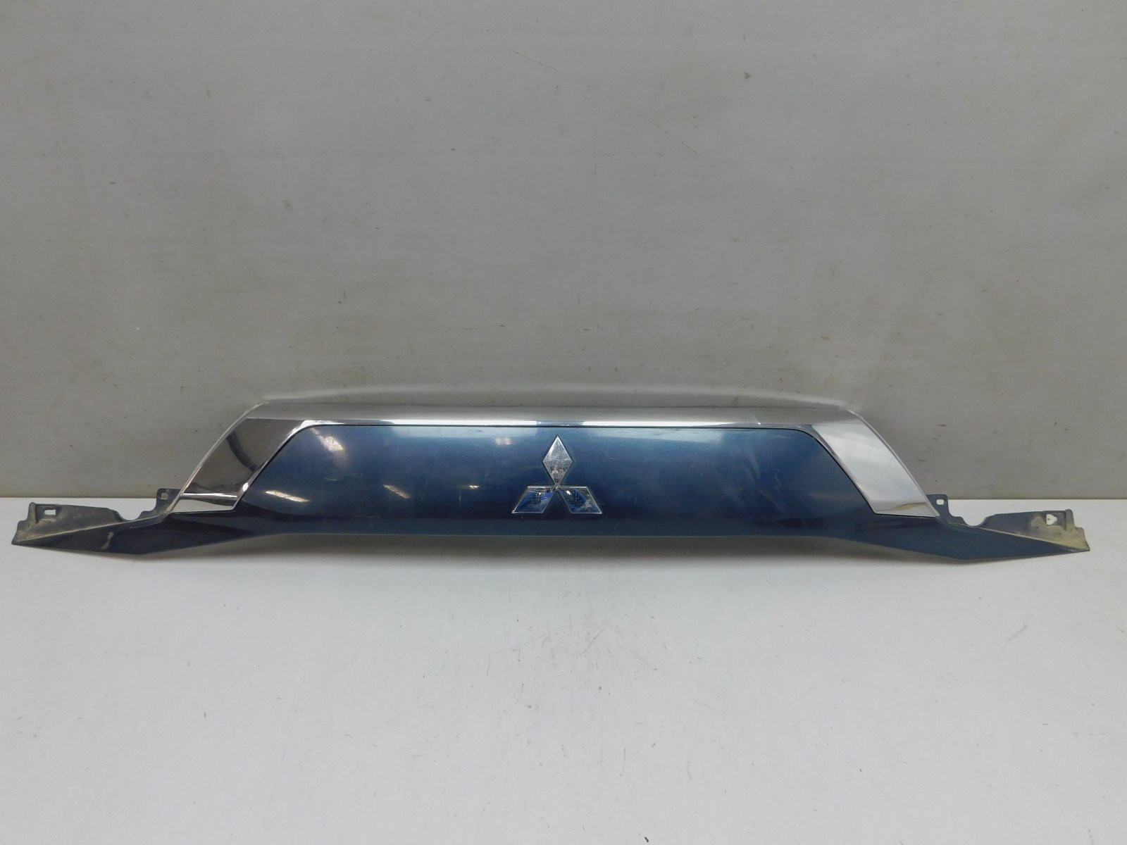 Накладка двери багажника Mitsubishi Outlander 2012>