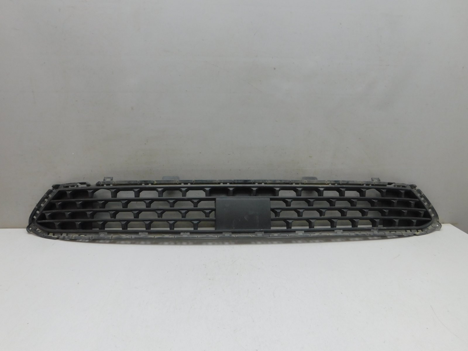 Решетка в бампер центральная Hyundai Santa Fe (TM) 2018>