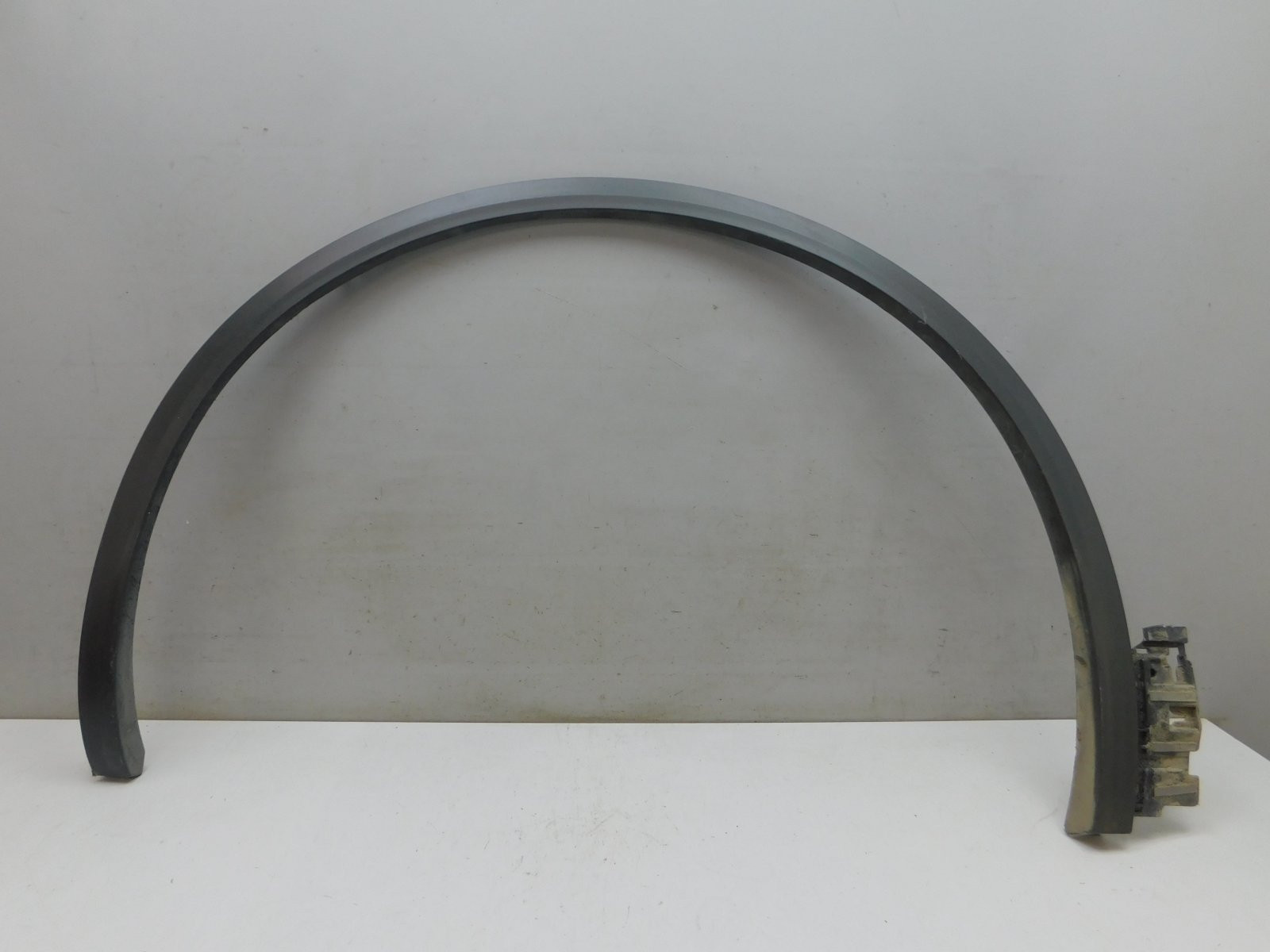 Накладка крыла переднего левого Volkswagen Touareg 2018>