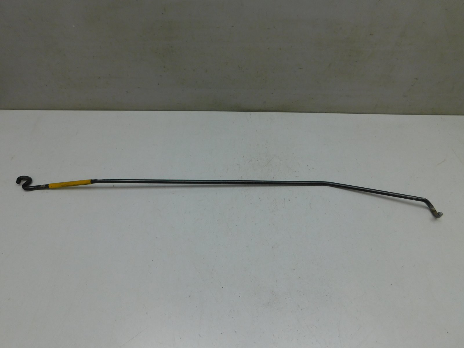 Держатель капота Ford Kuga 2012>