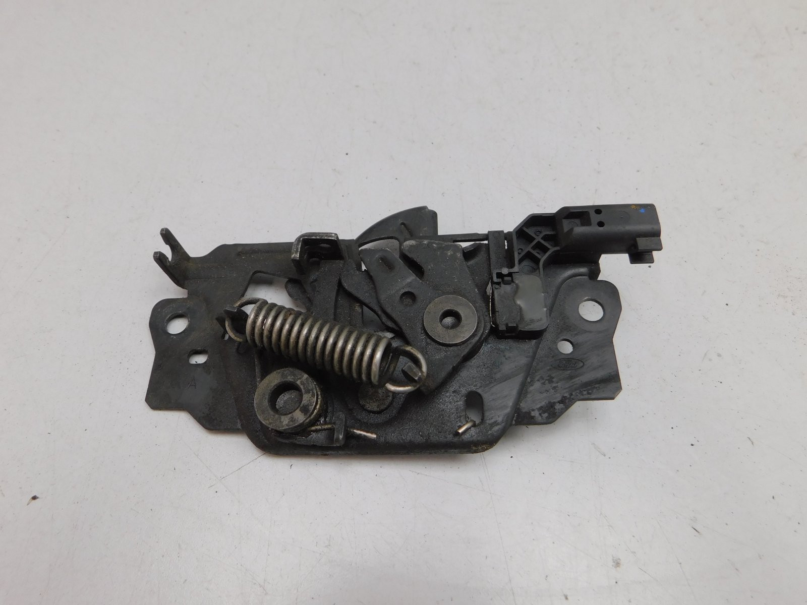 Замок капота Ford Kuga 2012>